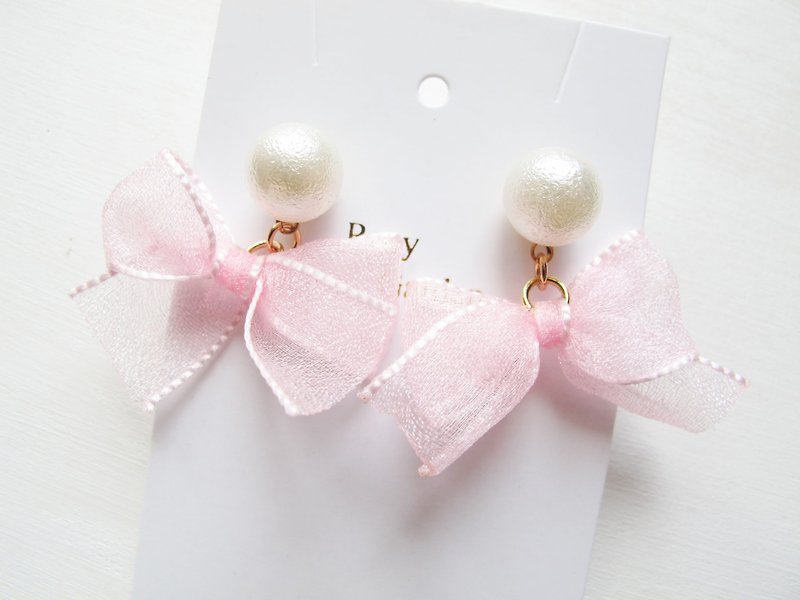Rosy Garden 雪紗緞帶蝴蝶結皺紋珍珠仙氣耳環 可換耳夾式 - 耳環/耳夾 - 其他材質 粉紅色