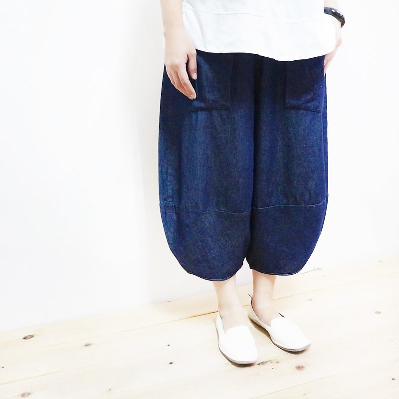 Stitching tannins eight-point bloomers - กางเกงขายาว - ผ้าฝ้าย/ผ้าลินิน สีน้ำเงิน
