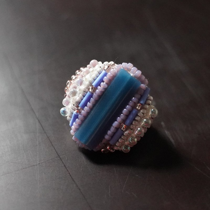 とても軽いおゃべりなブローチ1 ビーズ刺繍のブローチ　カラフル　ブルー - 胸針 - 其他材質 藍色