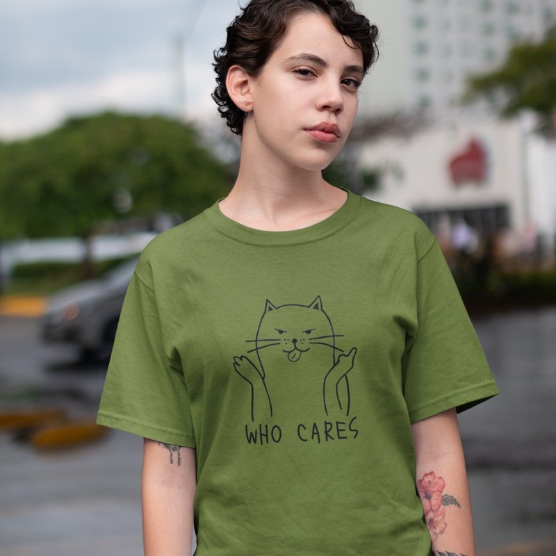Who Cares Cat #2 中性短袖T恤 軍綠色 貓咪禮物聖誕貓之日插畫 - 女 T 恤 - 棉．麻 綠色