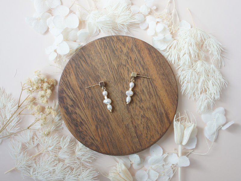 Gemstone Earrings & Clip-ons White - Freshwater pearl dangle earrings