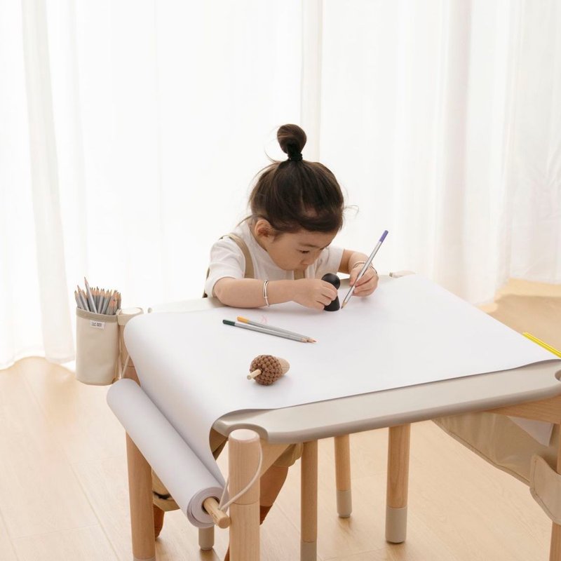 Dark clouds and snow children's small table and chair play writing toy table learning table and chair Nordic solid wood height adjustable - เฟอร์นิเจอร์เด็ก - ไม้ สีกากี