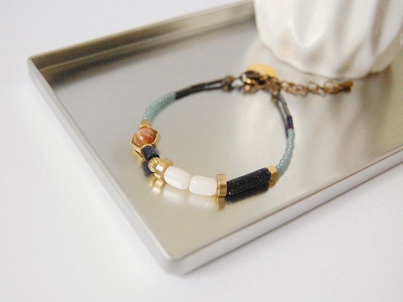 日和 the good day｜Blue Pearl Brass Crystal Gemstone Bracelet - สร้อยข้อมือ - เครื่องเพชรพลอย สีน้ำเงิน