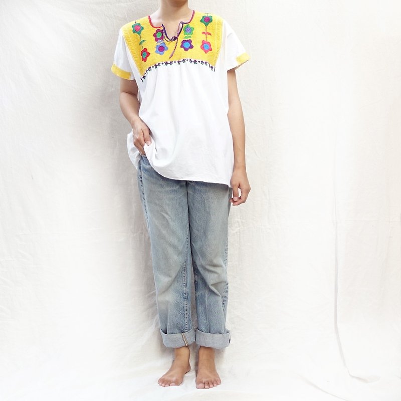 BajuTua / Vintage / Full version of the yellow Mexican Chiapas Southern Flower Embroidered Top - Women's Tops - Cotton & Hemp Yellow
