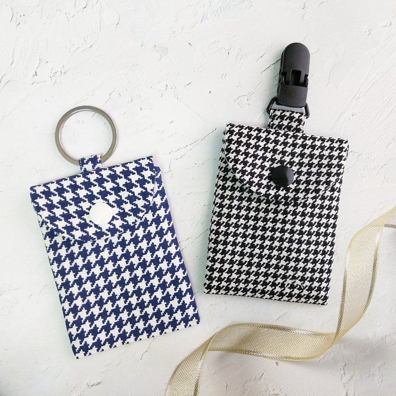 Houndstooth pattern with houndstooth pattern-4 colors are available. Ticket card bag. Large safety charm bag (name can be embroidered)