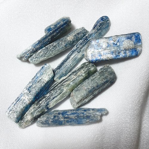 Typ de Ignis 【藍晶原礦】藍晶 原石 可加配編織吊墜