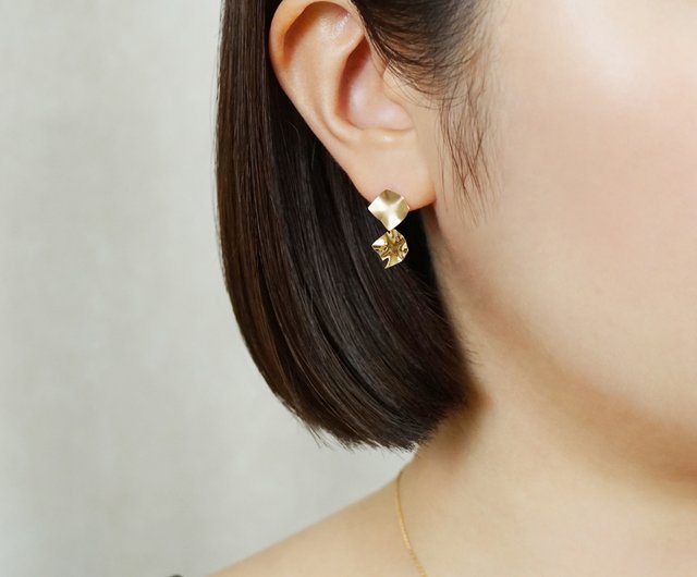 ブラック×スクエアゴールド×ゴールドプレートイヤリングKBF Ungrid好き