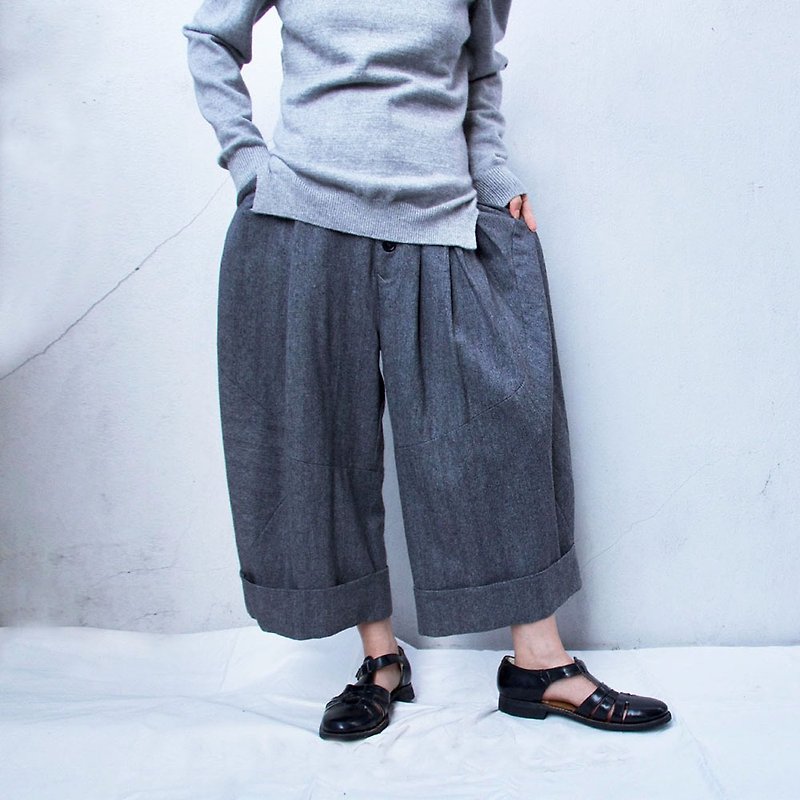 Oversized crotch wool wide-leg pants with pleated overlap