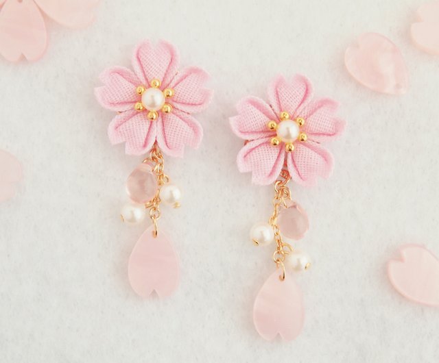 桜のピアス or イヤリング つまみ細工 - Shop Hanairo Komachi