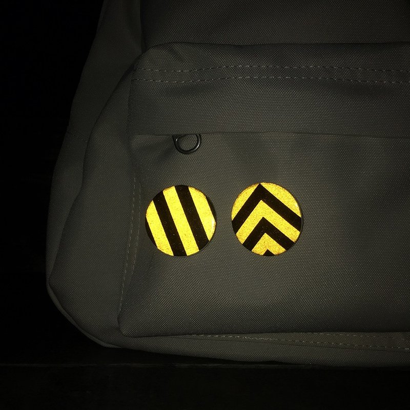 Reflective badge pin 3.2 cm backpack clothing night safety high brightness reflective commuting essentials - เข็มกลัด/พิน - พลาสติก 