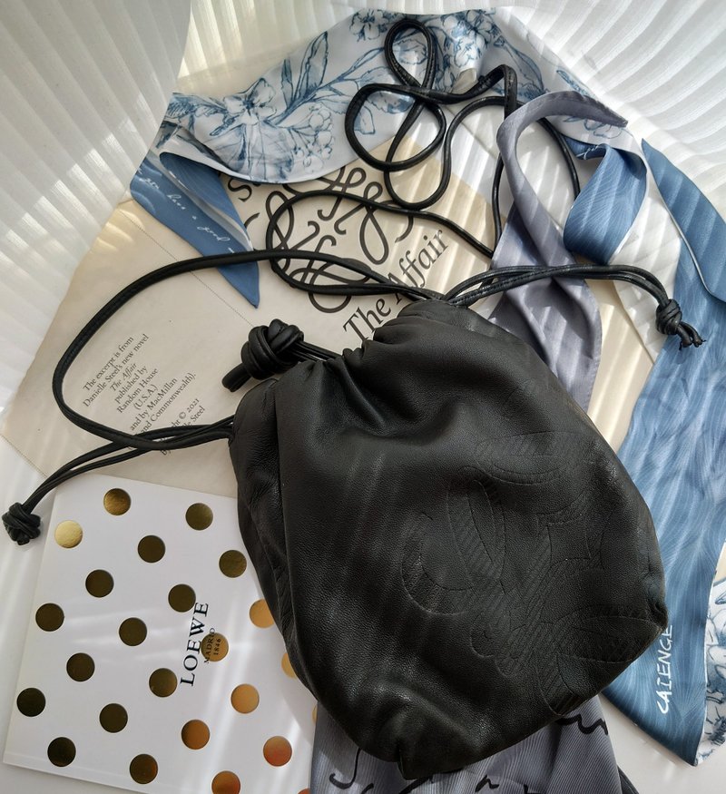 Second-hand bag Loewe drawstring bag drawstring pocket shoulder bag shoulder bag side backpack side backpack crossbody bag crossbody bag - กระเป๋าแมสเซนเจอร์ - หนังแท้ สีดำ