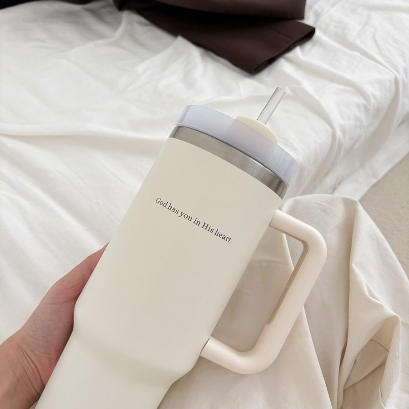 1140ml Large Capacity Insulated Handle Cup-God has you in His heart super beautiful cream color insulated cup - กระบอกน้ำร้อน - สแตนเลส ขาว