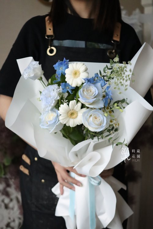 時葳花園花藝設計 清新藍白 玫瑰 非洲菊 鮮花花束/限臺中地區/詢問後再下單