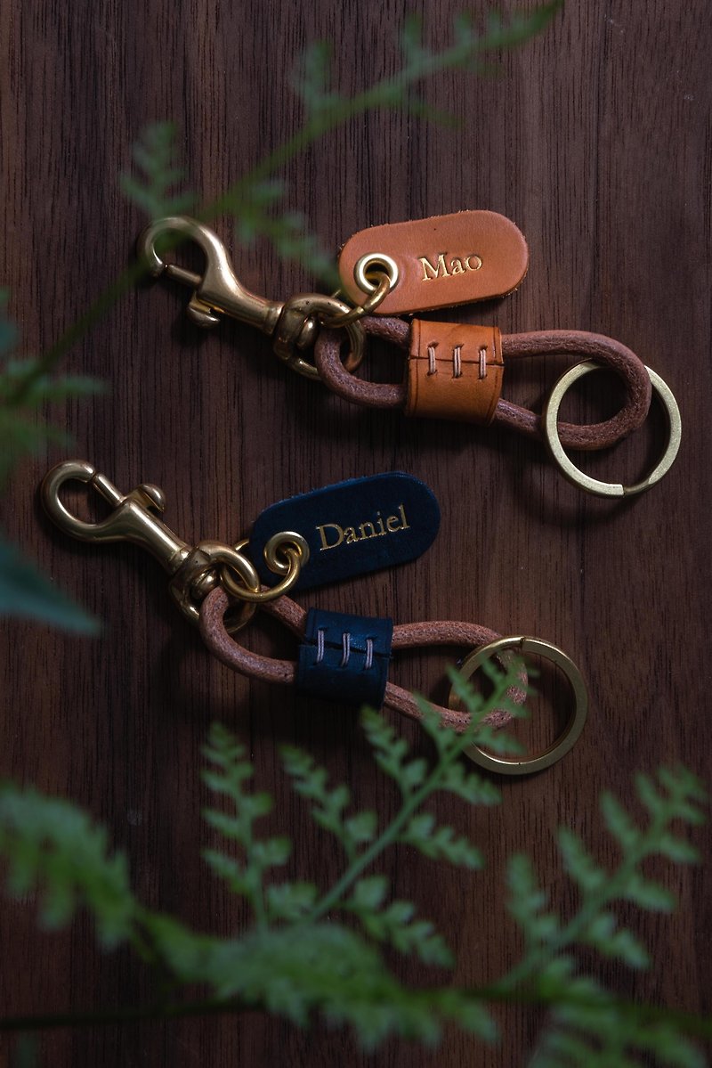 Never bump into a pure hand-stitched genuine leather Bronze key ring with custom engraved hot stamping - ที่ห้อยกุญแจ - หนังแท้ สีนำ้ตาล