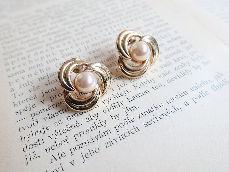 Awhile moment | Vintage pin antique earrings no.17