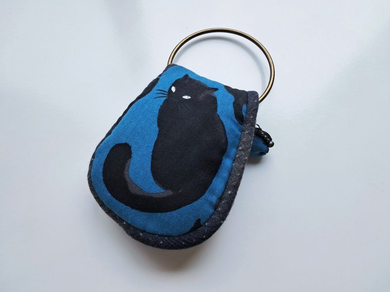 Butler Key Pouch_Cool Black Cat on Blue Base_Antique Brass Fixed - Keychains - Cotton & Hemp Blue