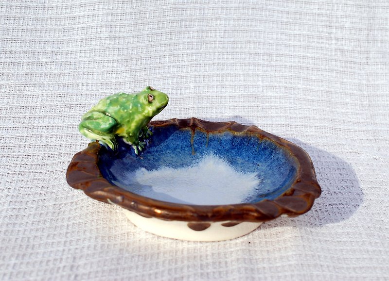 Ceramic ashtray Frog figurine Small decorative vase Ceramic plate Blue Sculpture
