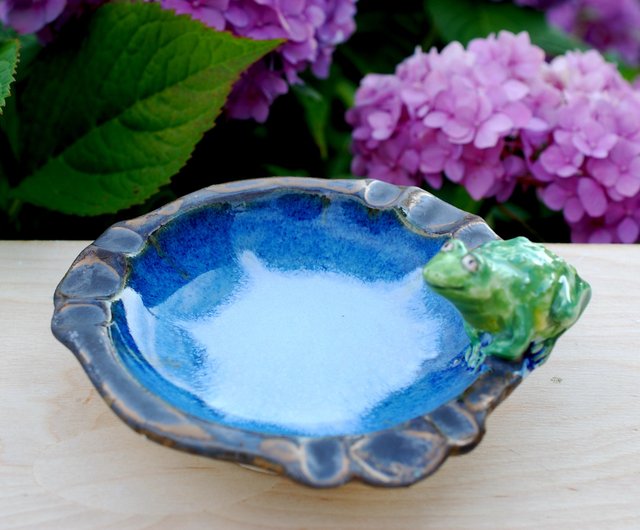 セラミック灰皿カエルの置物小さな装飾的な花瓶セラミックプレート青い彫刻 - ショップ PorcelainShoppe 花瓶・植木鉢 - Pinkoi
