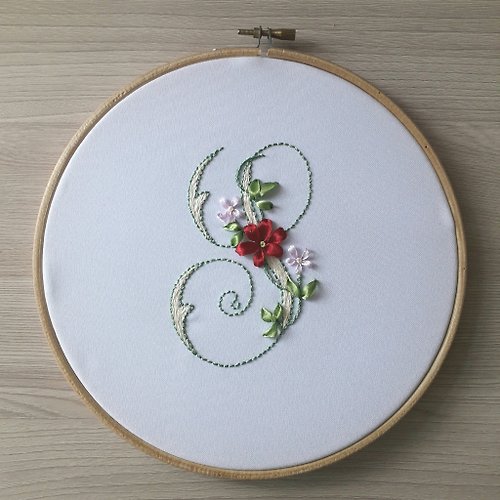 Embroidery Dreams 刺繡 蝴蝶 Floral letter S hand embroidery DIY, monogram pattern pdf