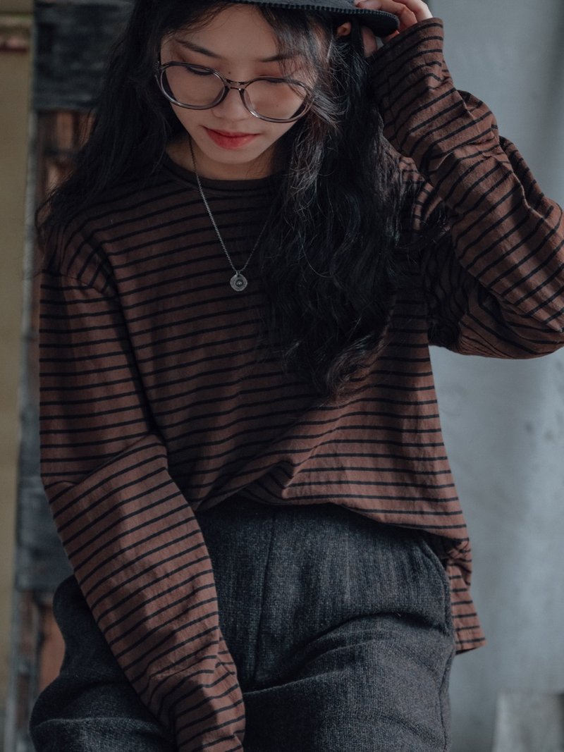 Gray/ Brown/black plant-dyed striped casual T-shirt, round neck, versatile loose long-sleeved top - เสื้อผู้หญิง - ผ้าฝ้าย/ผ้าลินิน สีเทา