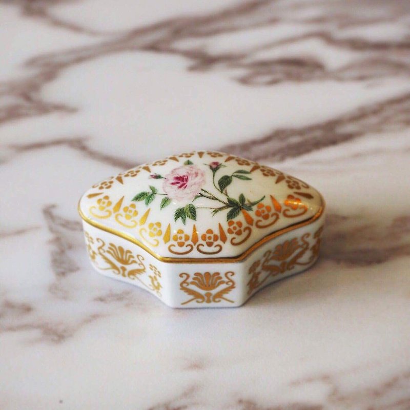 British Garden Flower Antique Jewelry Box / Porcelain Box (B) (JS) - Items for Display - Porcelain Multicolor