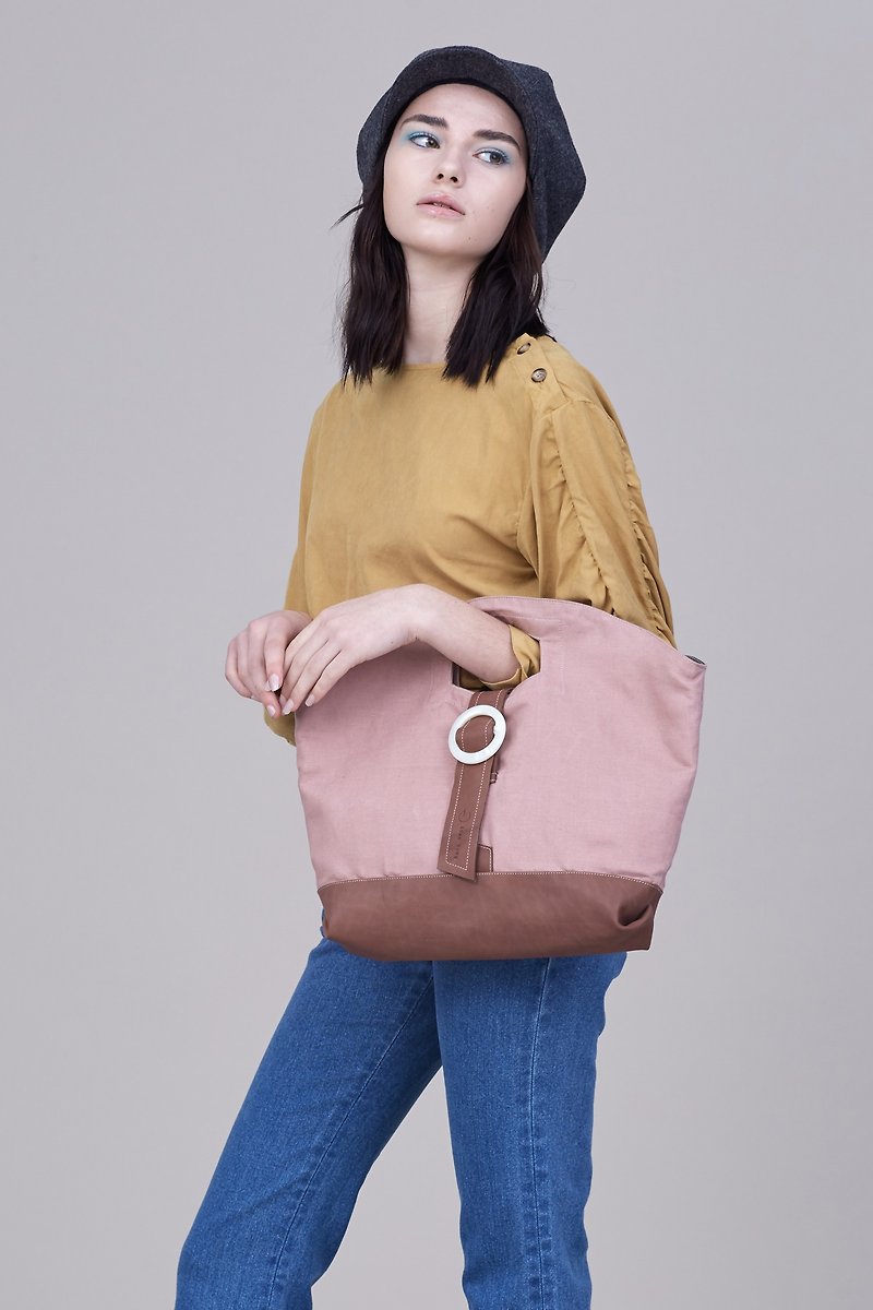 Shan Yong pink leather splicing trapezoidal hand-held cotton tow bag - กระเป๋าถือ - หนังแท้ 