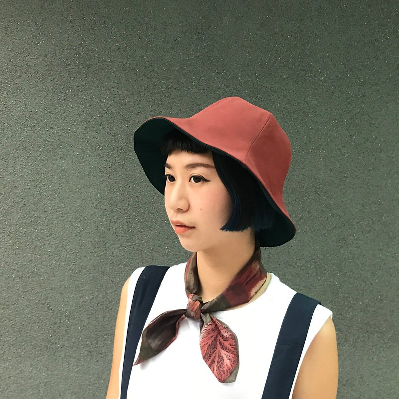JOJA│[限量] 品綠 x 橘紅 皮革質感 雙面花形帽 訂製 - 帽子 - 塑膠 紅色