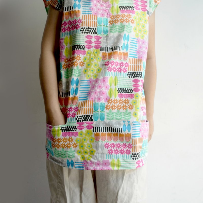 Japanese-style short-board V-shirt color life hand-made shirt - Women's Tops - Cotton & Hemp Multicolor