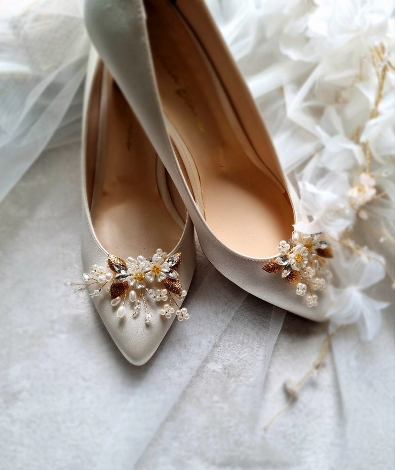 Floral wedding shoes attachable corsage (a pair) HX21 - แผ่นรองเท้า - วัสดุอื่นๆ 