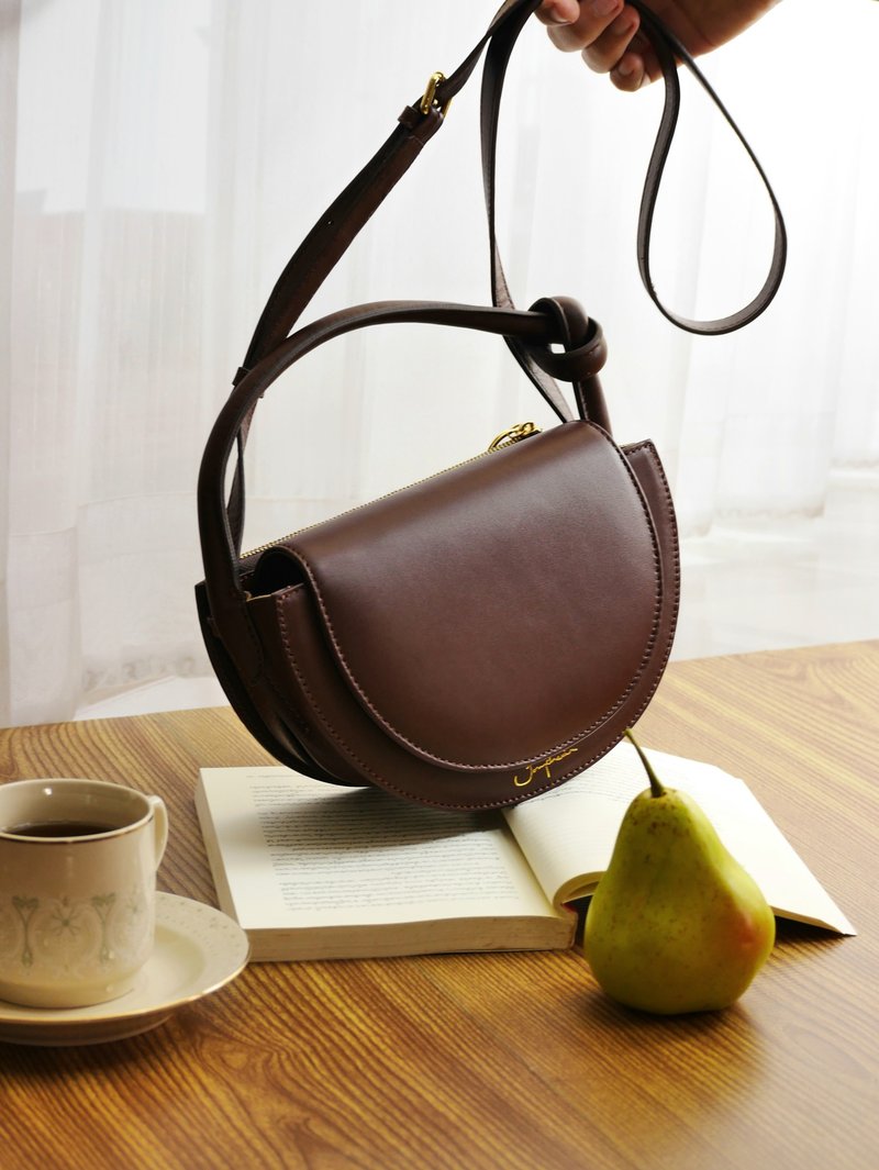 半月包斜背包 Eve Flap Bag 翻蓋手提包 / Choco Brown 巧克力 - 手提包/手提袋 - 真皮 咖啡色