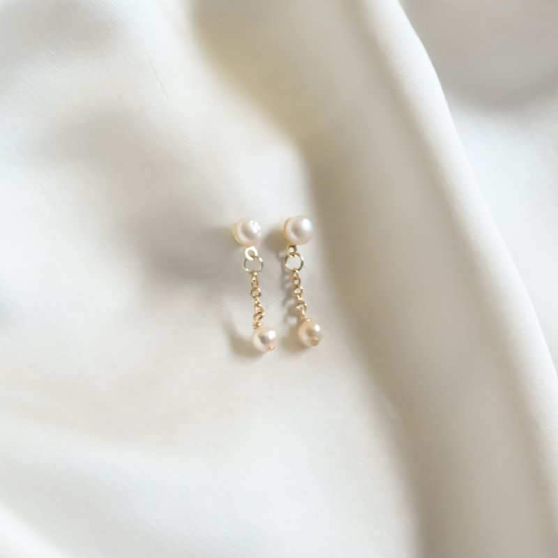 Charm | Shot 006 - Earrings & Clip-ons - Pearl Gold