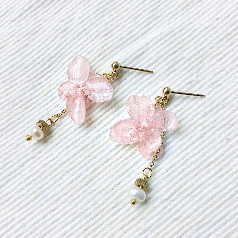 Beauty like a dream series earrings pink/without flowers/dry flowers/hydrangea/custom/handmade/earring