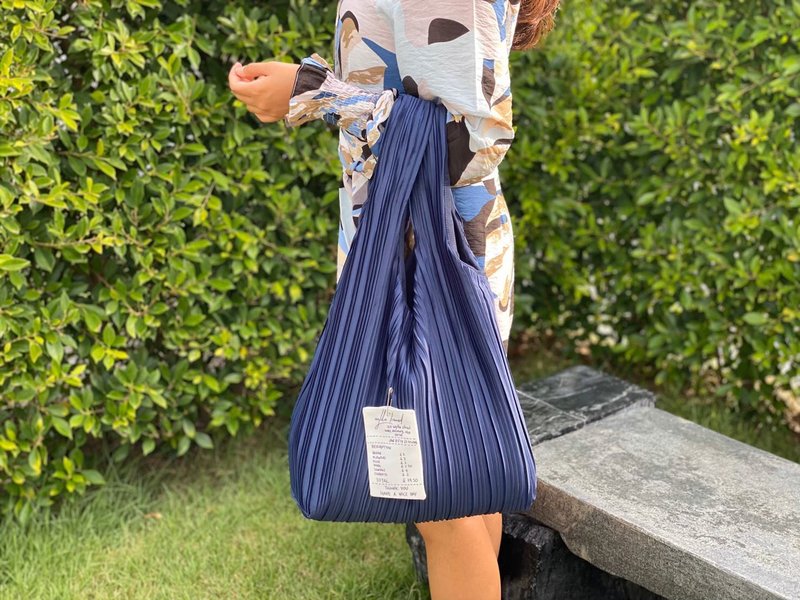Wyllabrand Pleated bag Deep blue hawaii / Navy - 手提包/手提袋 - 其他材質 藍色