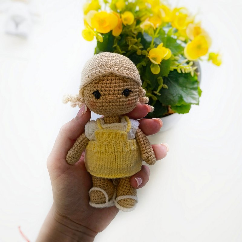 Doll in dress, crocheting doll, art doll, doll with pigtails - 寶寶/兒童玩具/玩偶 - 棉．麻 黃色