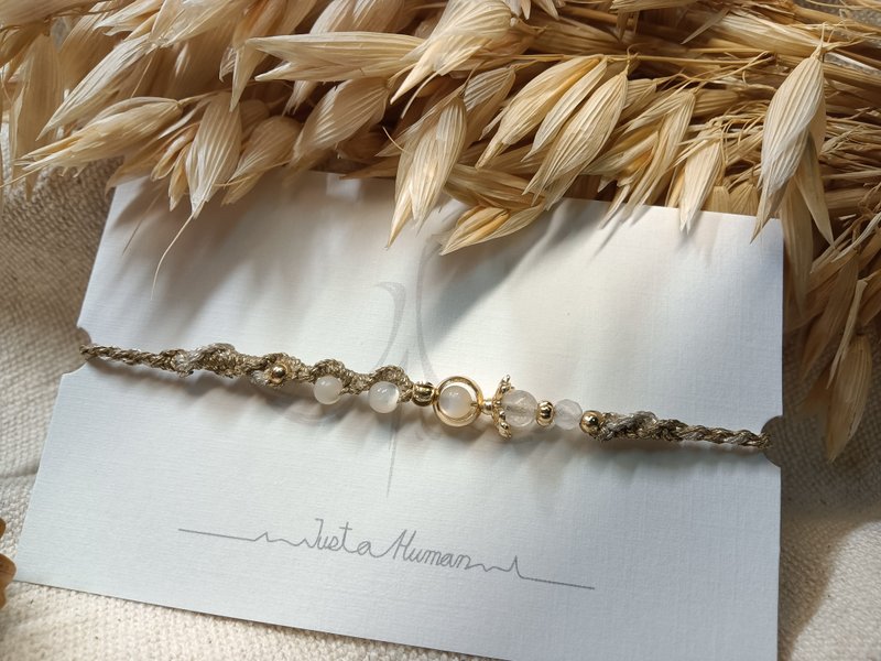 Suihe | Autumn style bracelet, shell beads, moonstone and golden Wax thread woven bracelet - สร้อยข้อมือ - เปลือกหอย สีนำ้ตาล