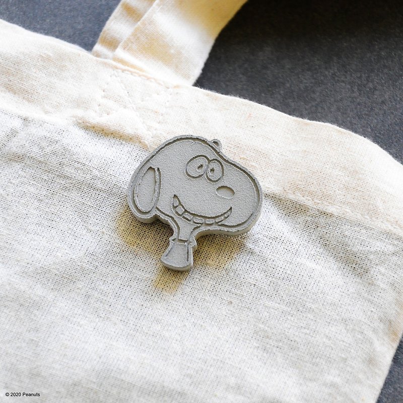 Snoopy x C3Craft | Smiling Snoopy Concrete Brooch - Brooches - Cement Silver