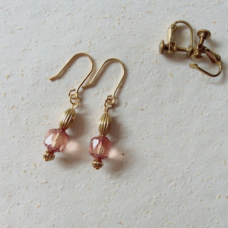 // VÉNUS 私 whispered morn antique earrings powder // ve007 - Earrings & Clip-ons - Glass Pink