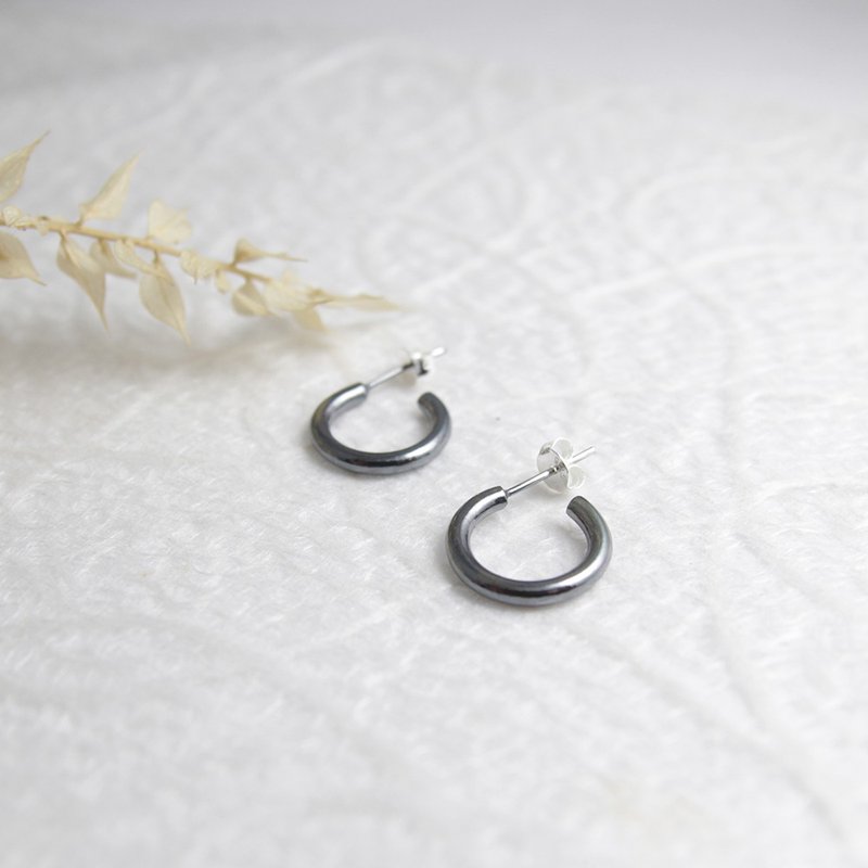 Sterling Silver Earrings/Circle Earrings/Vertical & Horizontal/Silk/Concave - ต่างหู - เงิน สีเงิน