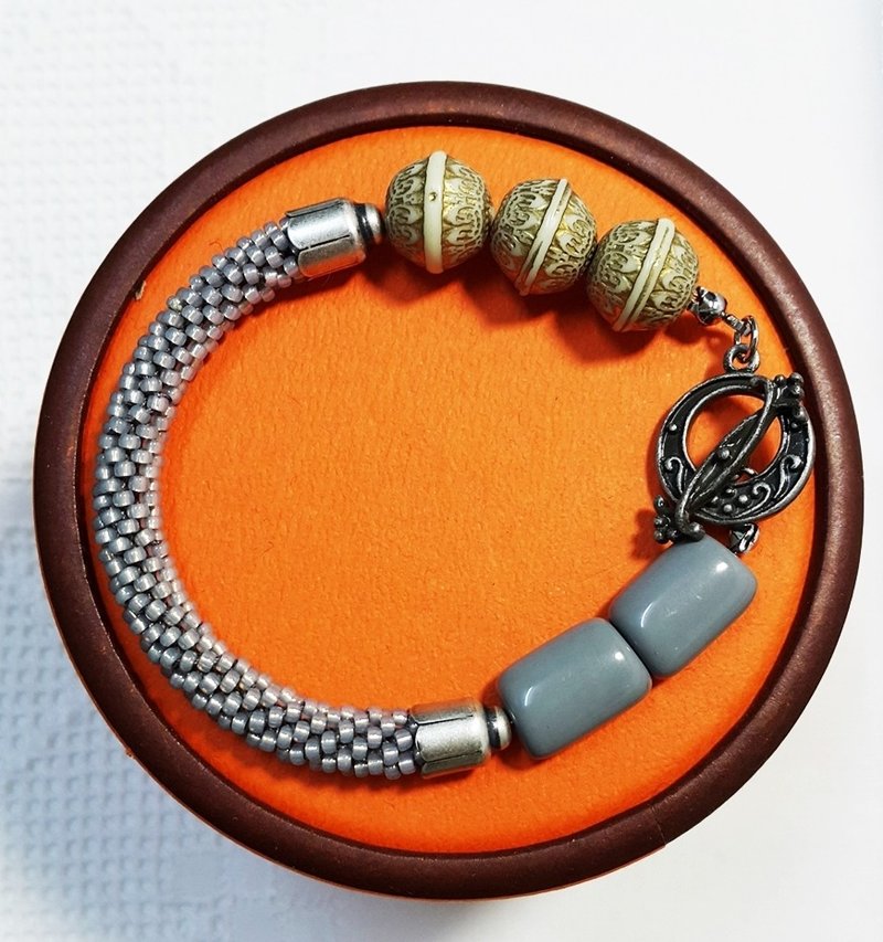 CandiiJewelry_Gentlewoman Grey Crochet Bracelet - 手鍊/手環 - 其他材質 灰色