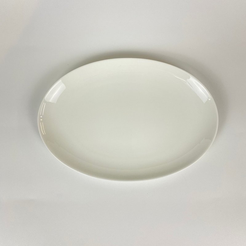 【NARUMI】Chinese White Chinese style pure white bone china oval plate 25cm - จานและถาด - ดินเผา ขาว