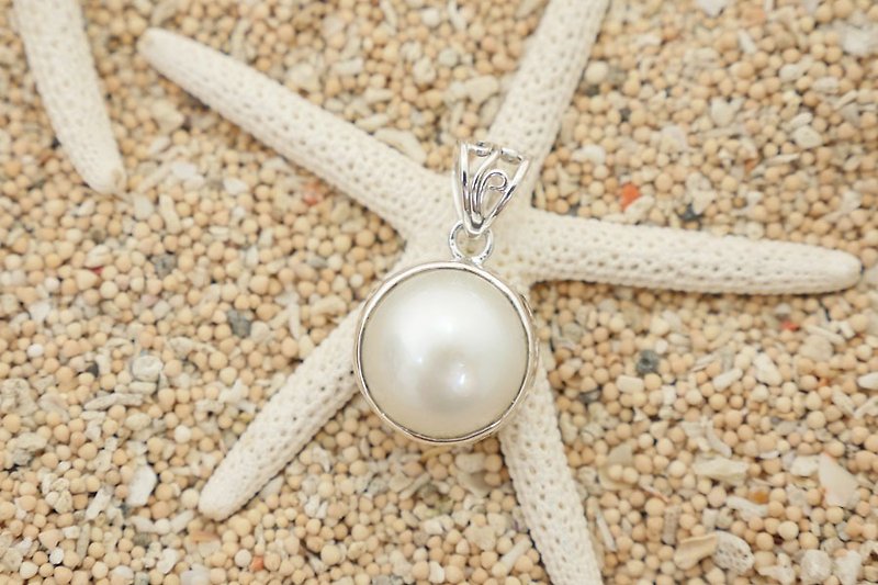 Large Mabe Pearl single pendant top - สร้อยคอ - หิน ขาว