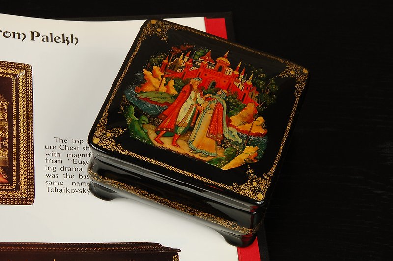 Hand-Painted Fairy Tale Collectible, An Exquisite Palekh Art Lacquer Box - 擺飾/家飾品 - 其他材質 
