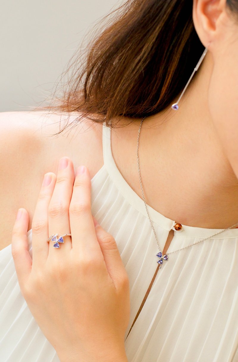 Elegant easy to wear Tanzanite / Pink Sapphire Kite earrings 18k white gold - Earrings & Clip-ons - Semi-Precious Stones Blue