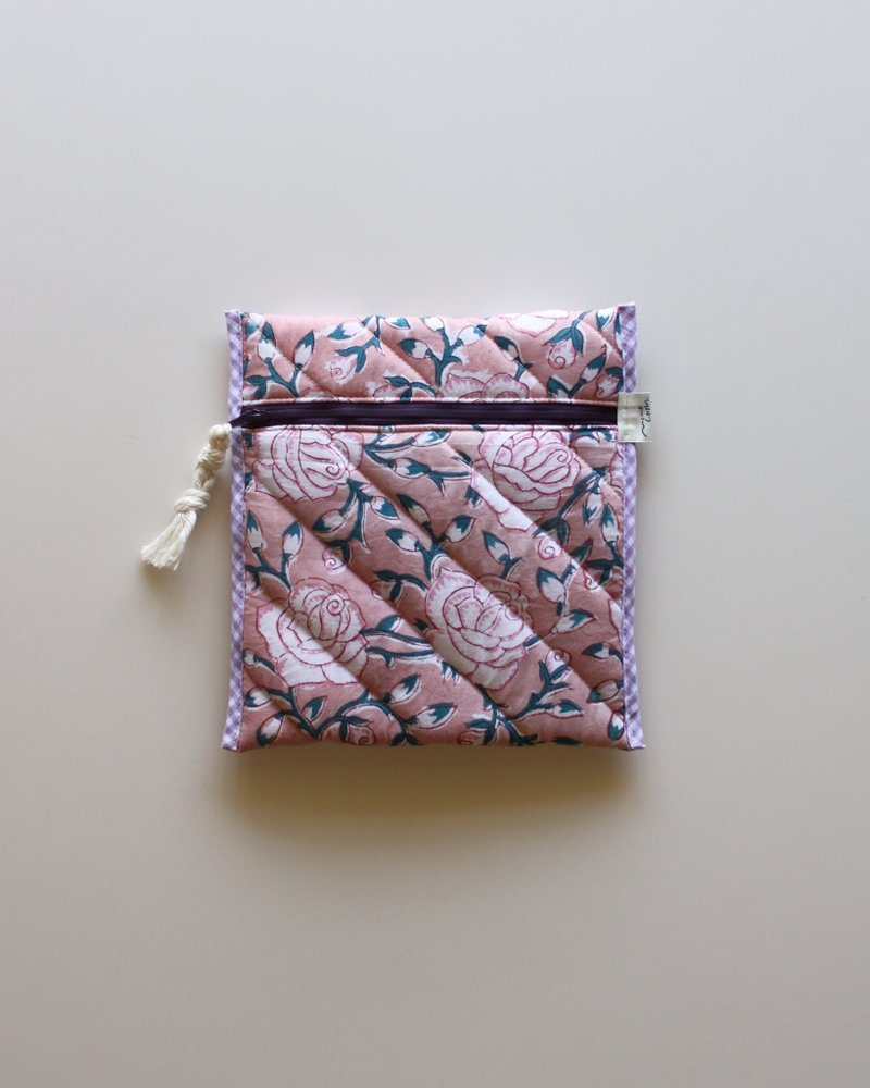 Block quilt Book Sleeve.　/The Rose - 化妝包/收納袋 - 棉．麻 粉紅色