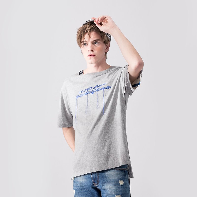 ニュートラルフリンジ刺繍半袖Tシャツ/リネングレー - Tシャツ メンズ - コットン・麻 グレー