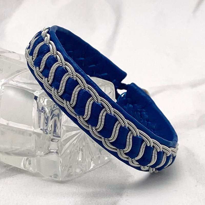 皮革手镯 Stylish genuine leather bracelet for men and women. Custom size - สร้อยข้อมือ - หนังแท้ สีน้ำเงิน