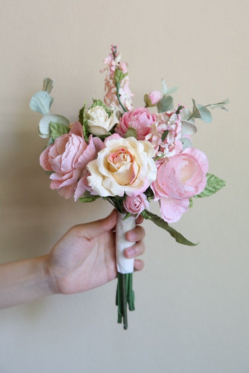 BS104 : ช่อดอกไม้เพื่อนเจ้าสาว สำหรับถือในงานแต่งงาน สีชมพูครีม - งานไม้/ไม้ไผ่/ตัดกระดาษ - กระดาษ สึชมพู