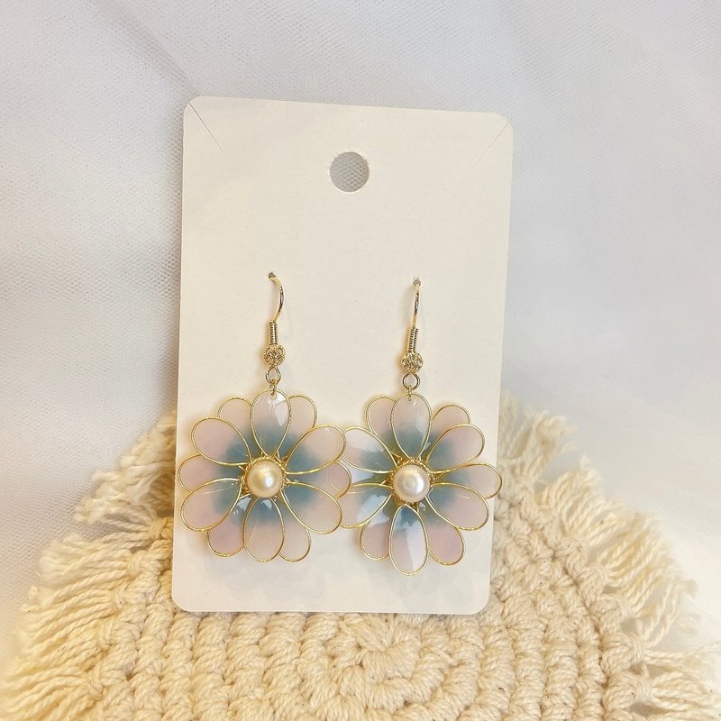 Pearl chrysanthemum blue gray model - Earrings & Clip-ons - Resin Blue