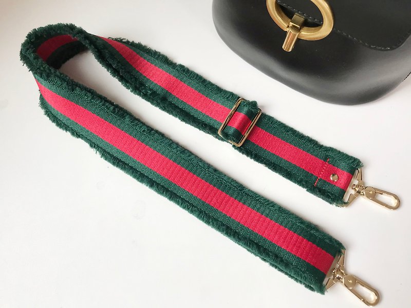 1.5-inch hand-made sling, the back strap of the backpack can be adjusted and replaced