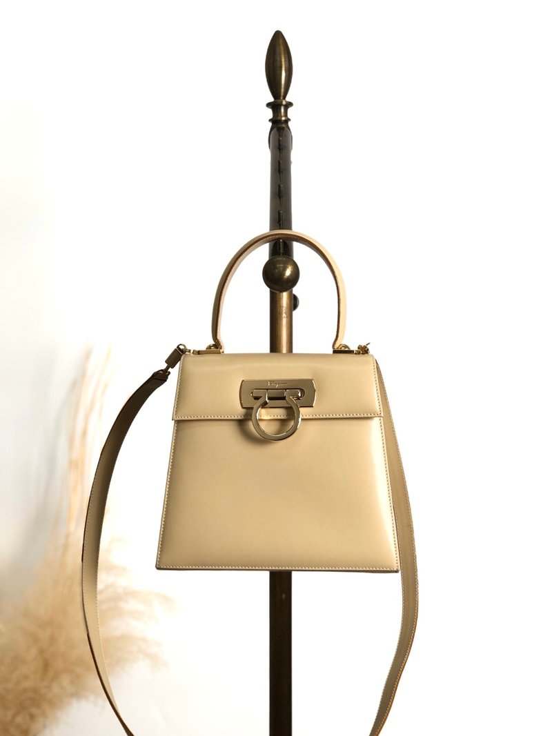 【 日本直送　名牌中古包 】Salvatore Ferragamo ショルダーバッグ ベージュ ガンチーニ レザー 2way ミニバッグ xcu7ry - 側背包/斜背包 - 真皮 咖啡色